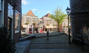 Hotel gezien vanuit de Kerkstraat